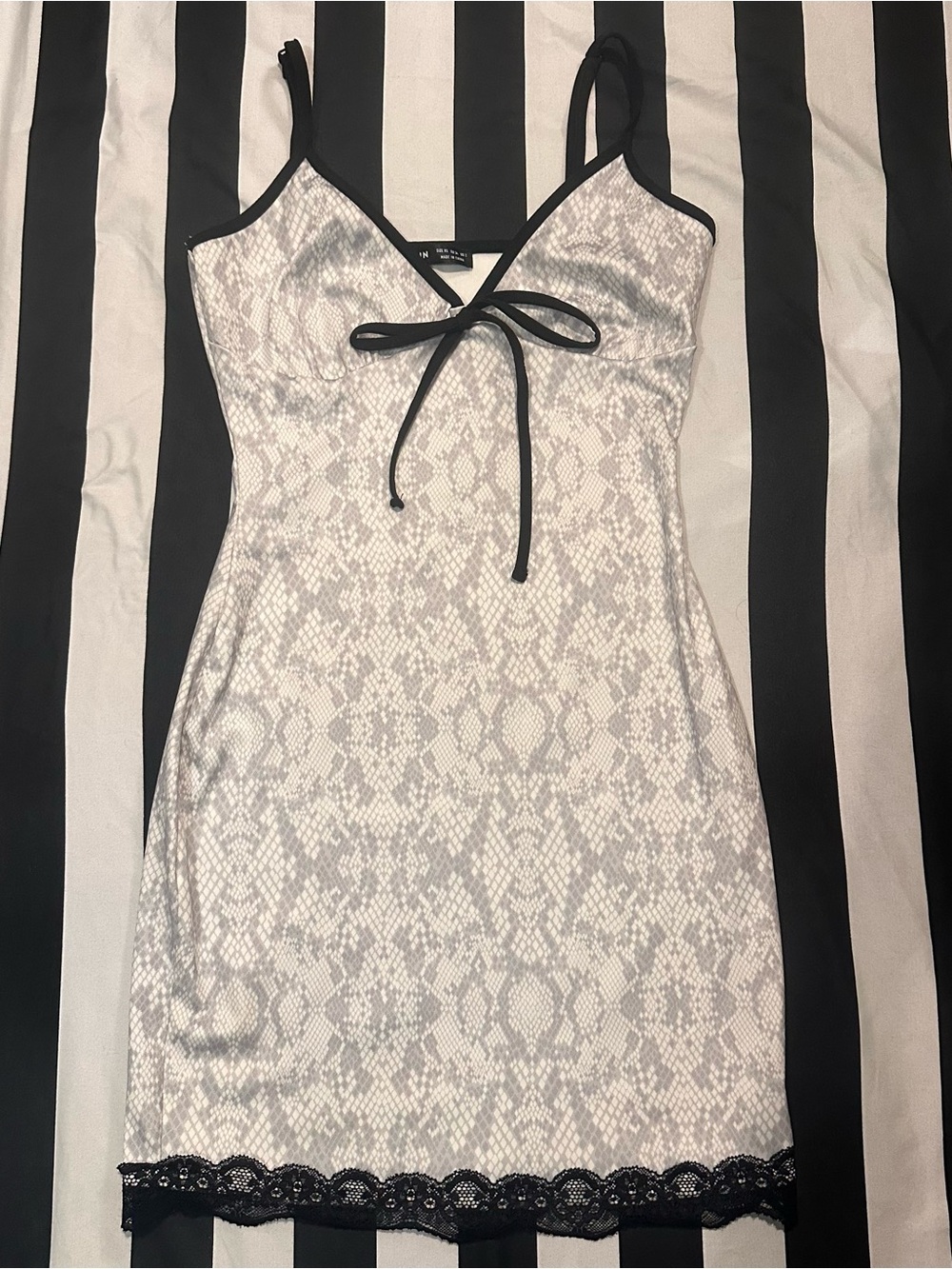 SHEIN White and Black Snake-Print Slip Dress with Lace Trim